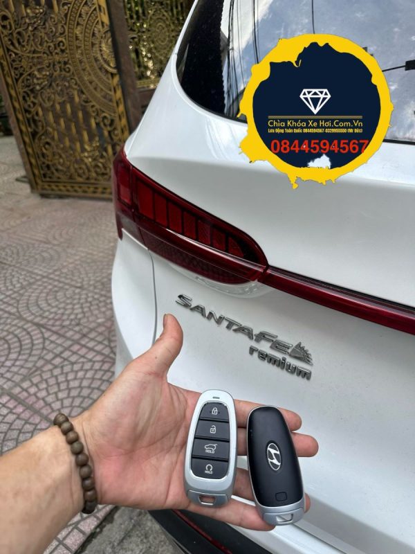 làm chìa khóa xe hyundai santafe Bình Dương