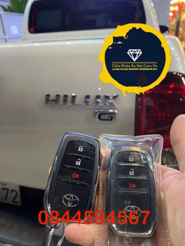 làm chìa khóa thông minh chính hãng toyota hilux giá rẻ uy tín tại bình dương