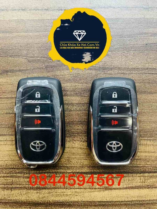 làm chìa khóa thông minh chính hãng toyota hilux giá rẻ uy tín tại bình dương