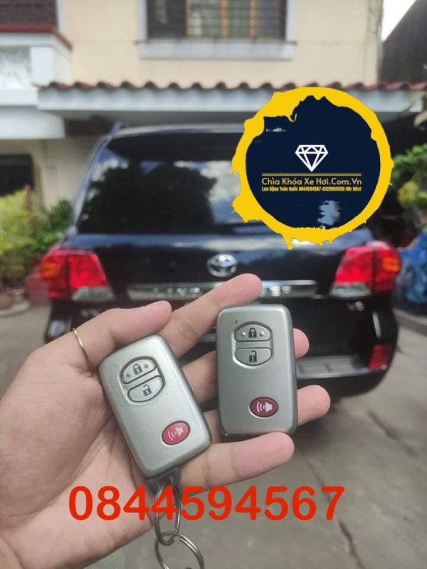 làm chìa khóa toyota land cruiser chính hãng tại bình dương