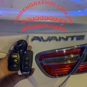 làm chìa khóa xe hyundai avante bình dương