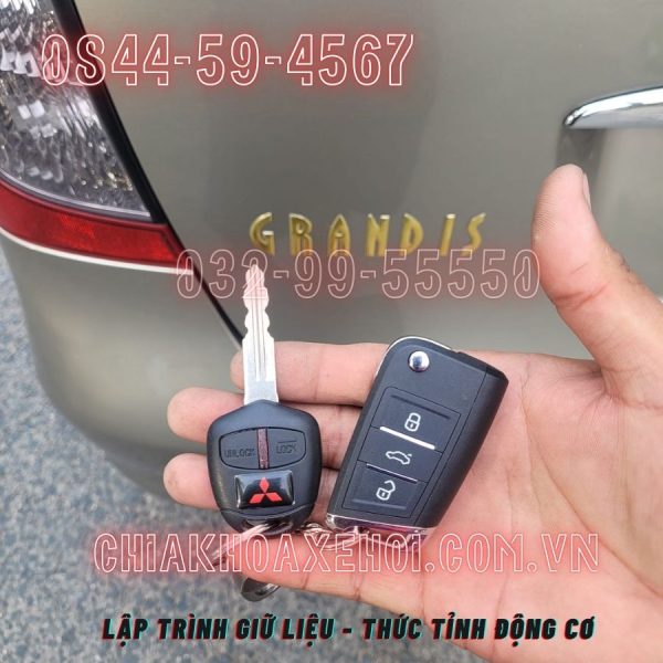 làm chìa khóa Gập Mitsubishi Grandis tại Bình Dương