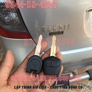 Chìa Khóa Remote Gập Mitsubishi Grandis