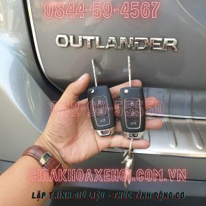 làm chìa khóa xe Mitsubishi Outlander Tại Bình Dương