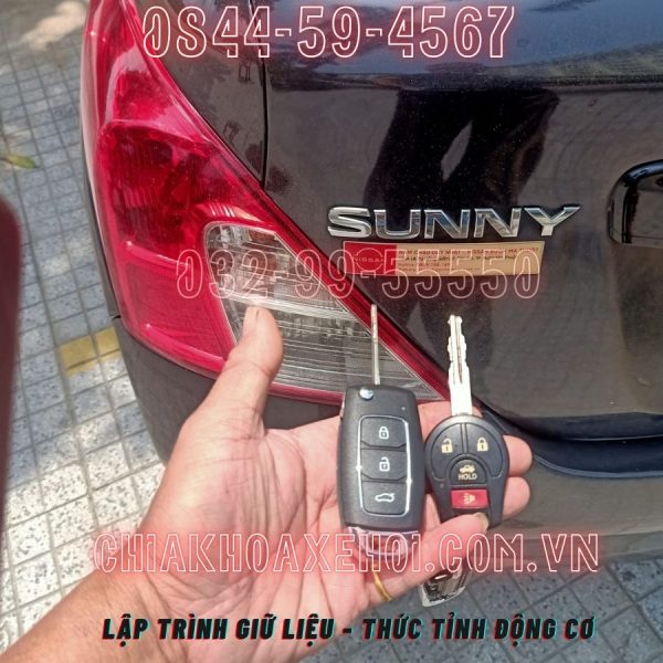 Chìa Khóa Remote Gập Nissan Sunny