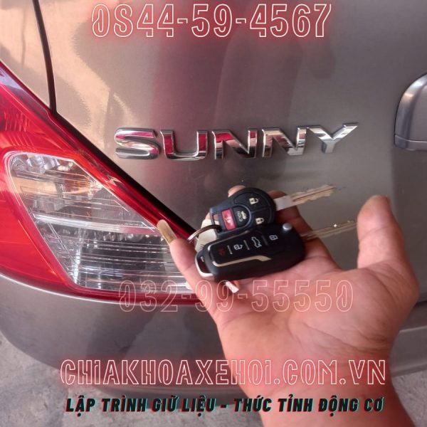 Chìa Khóa Remote Gập Nissan Sunny