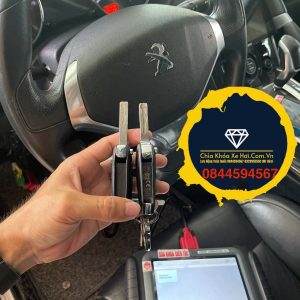 Làm Chìa Khóa Remote Gập Peugeot 2008 5008